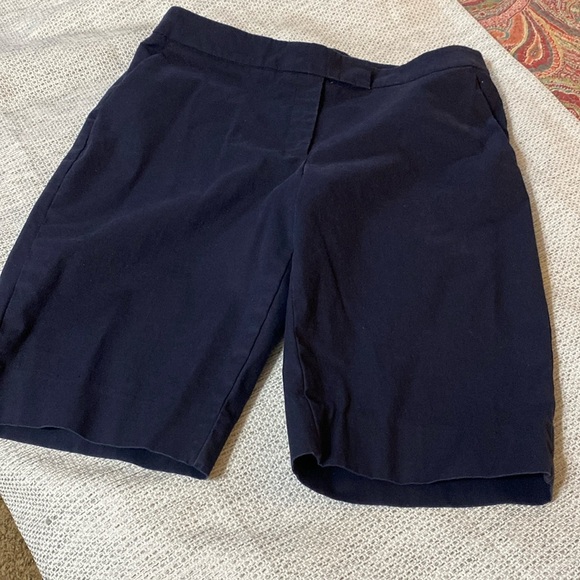 Jones New York Signature Navy Stretch Shorts Size 8 - Picture 1 of 4